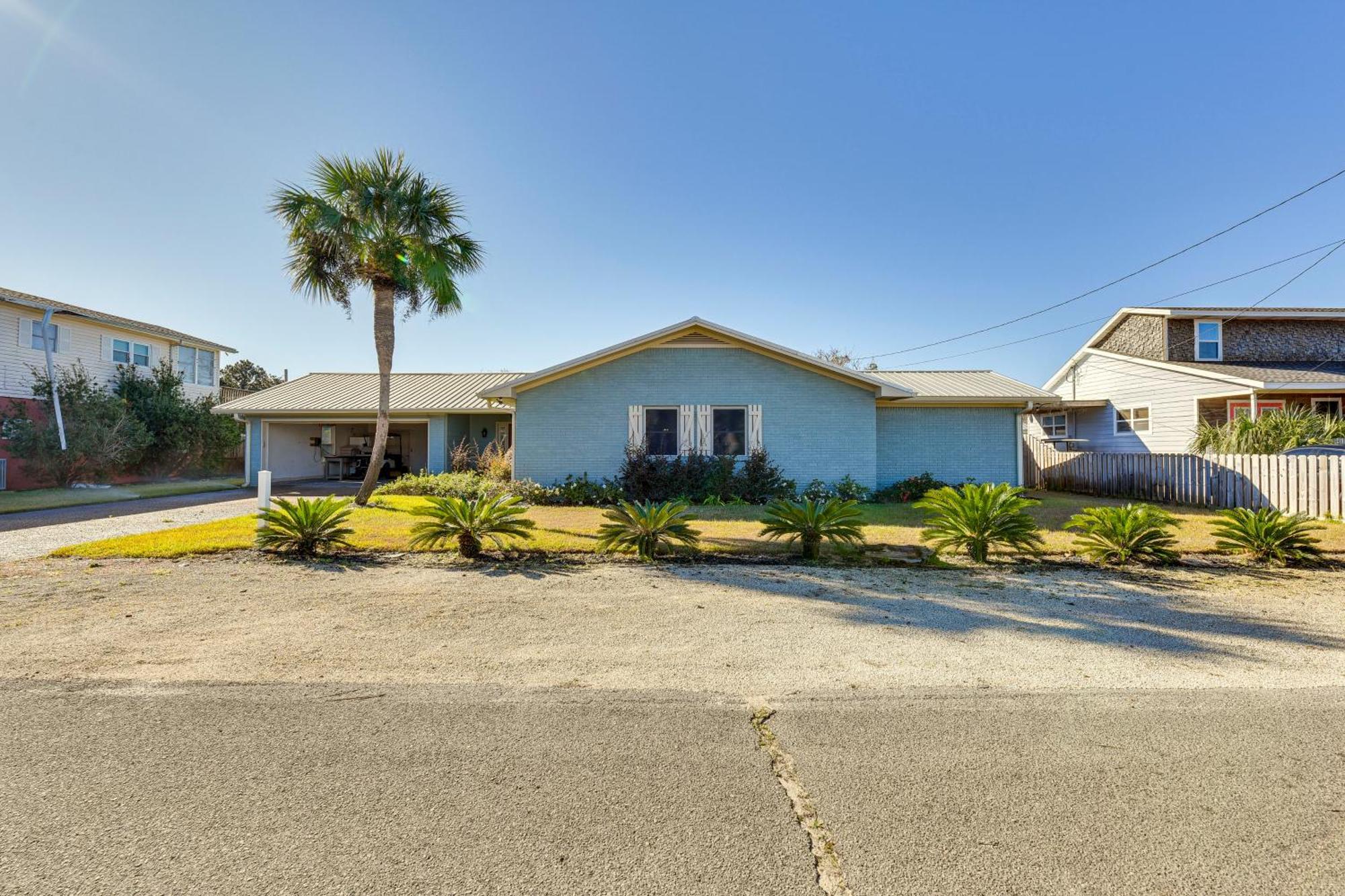 Holiday home Walk To Gulf Tranquil With Yard In Pcb! Panama City Beach